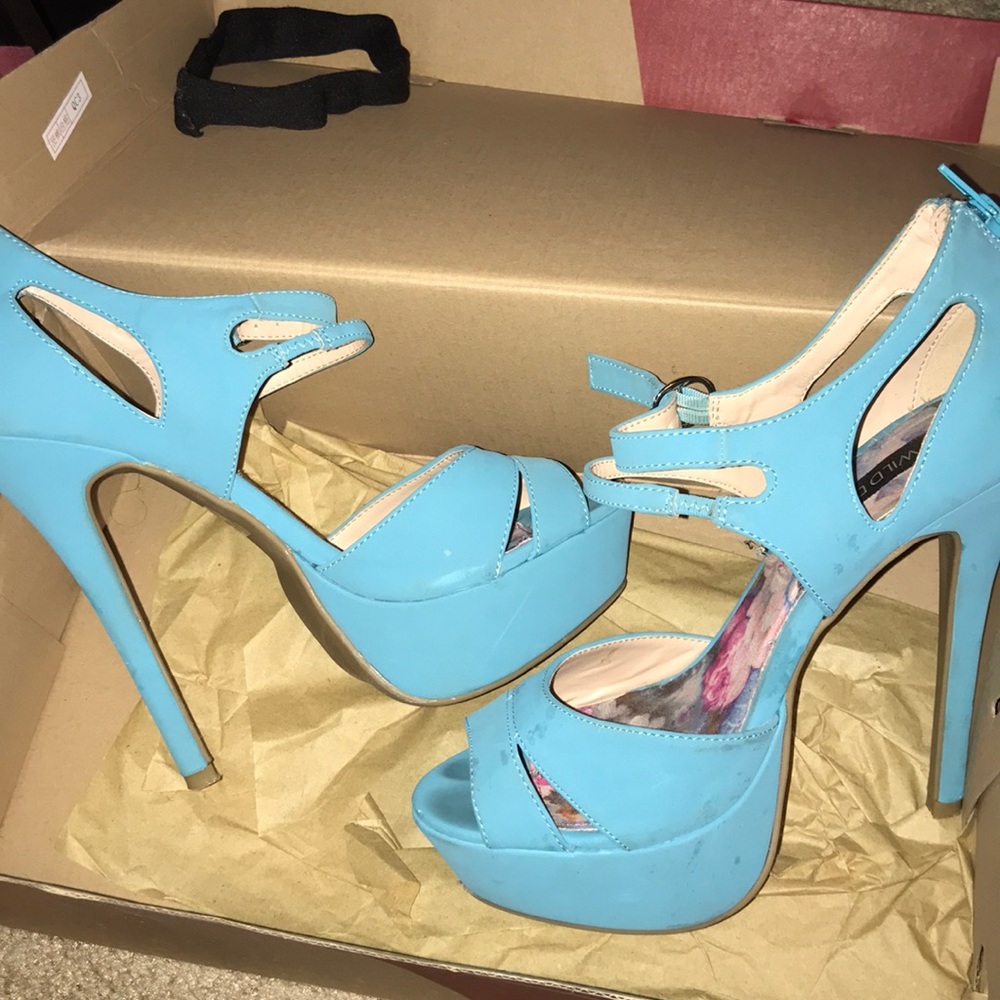 Size 8.5 powder blue heels